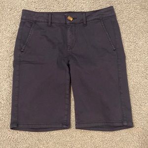 American eagle size 4 navy Bermuda shorts